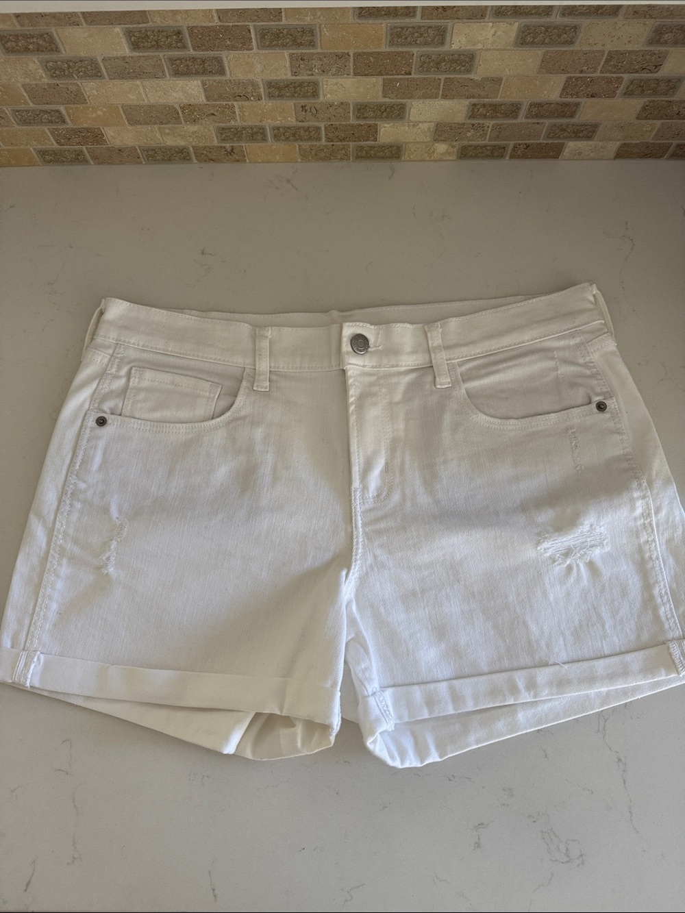 Old Navy Women’s Boyfriend White Denim Roll-Hem Shorts Sz: 12 NEW